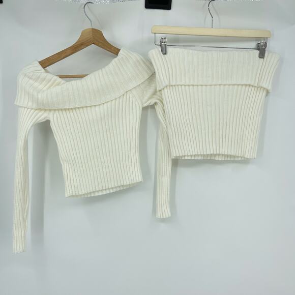 superdown | Ava Skirt Set in Cream Off White Ribbed Knit Top & Mini S - Picture 3 of 7